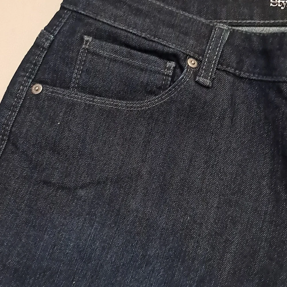 Style & Co Women's Size 10 Dark Blue Capri Jeans with Cuff Accents